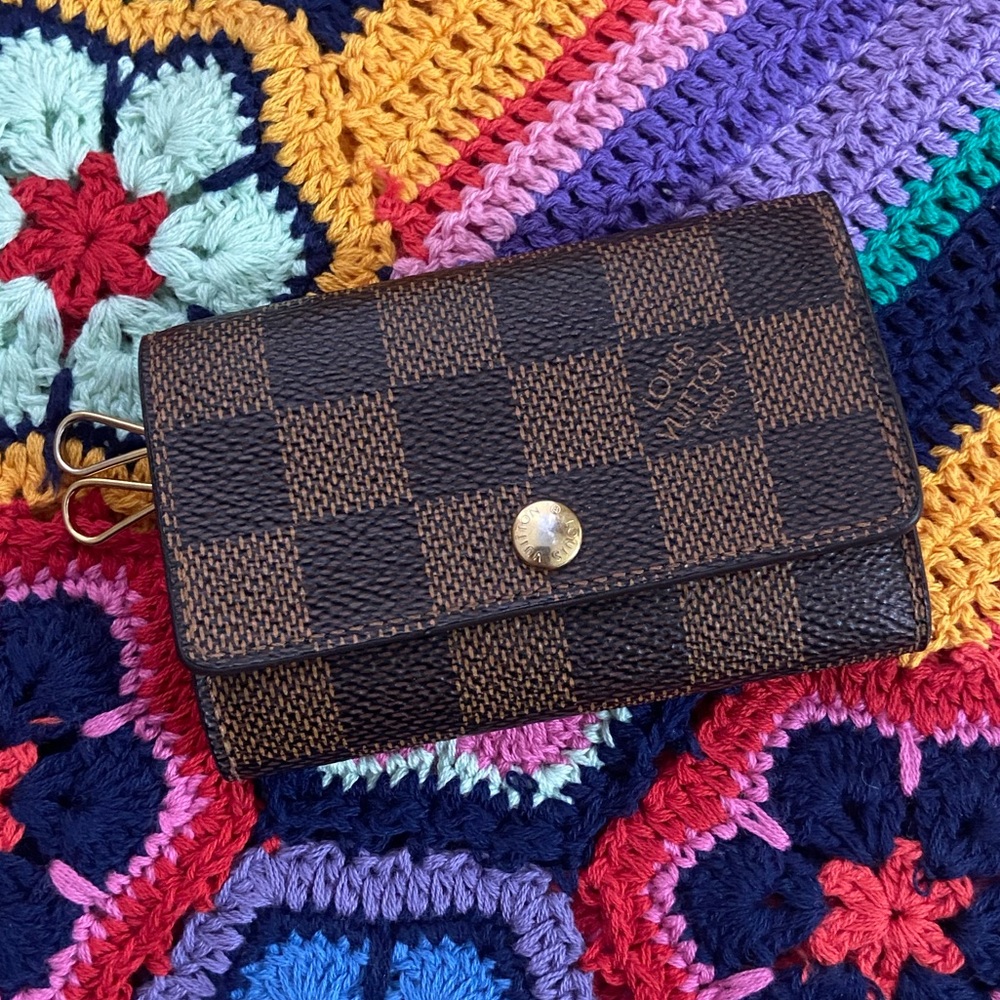 Louis Vuitton 6 Key Holder in Damier Ebene - Picture 3 of 13